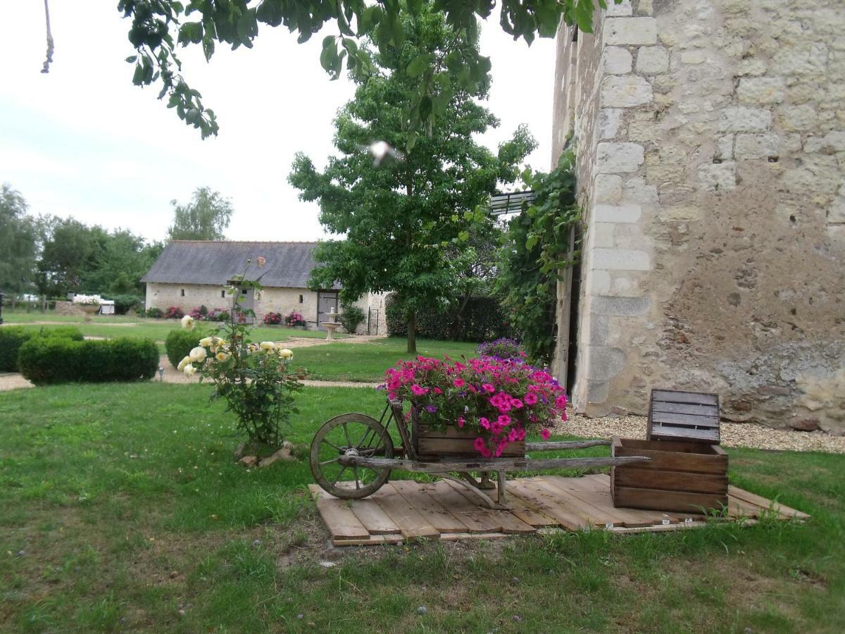 Villa La Tour Du Grand Boust Longué Exterior foto